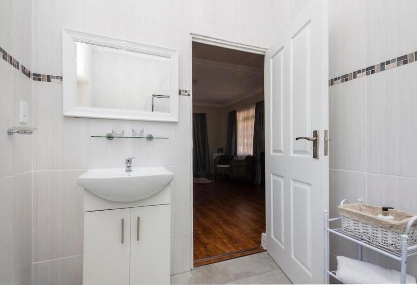 스탠다드 룸 킹사이즈 침대, Walmer Villiers Self Catering