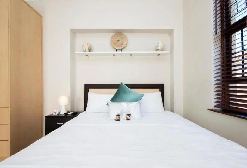 اتاق استاندارد با چشم‌انداز استخر, Walmer Villiers Self Catering