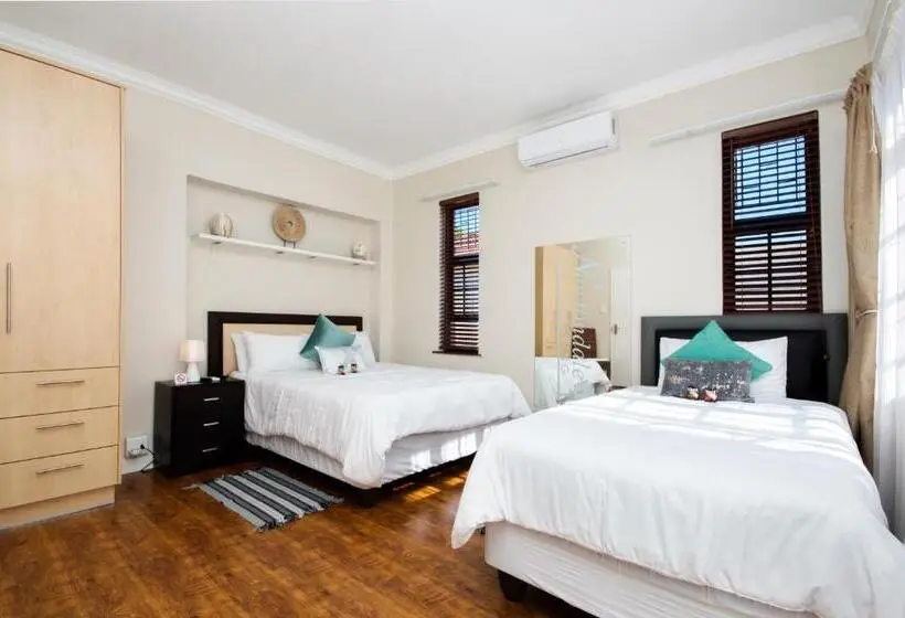اتاق استاندارد با چشم‌انداز استخر, Walmer Villiers Self Catering