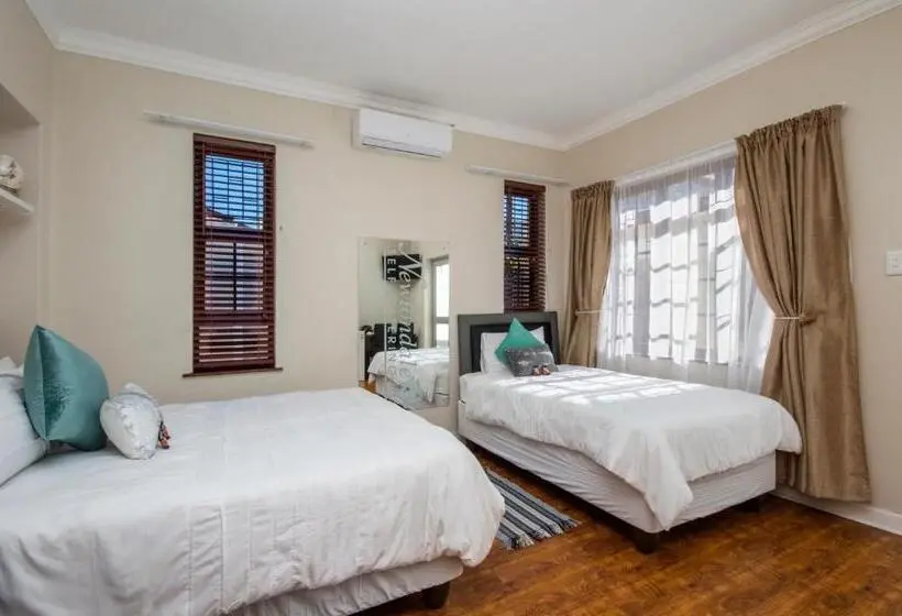 اتاق استاندارد با چشم‌انداز استخر, Walmer Villiers Self Catering