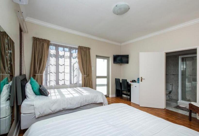 Номер Стандарт Вид на Бассейн, Walmer Villiers Self Catering
