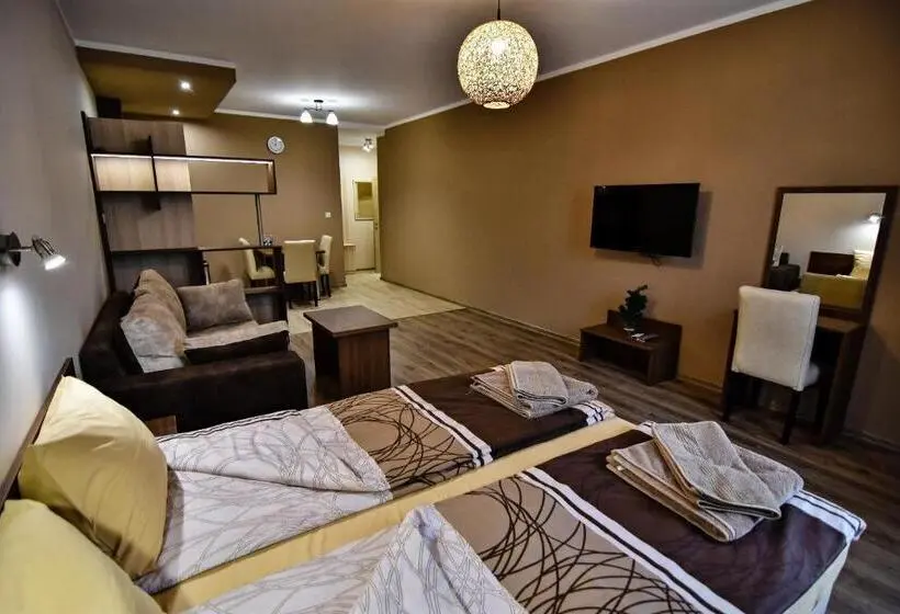 اتاق لوکس با وان آب گرم, Zarevata Guest House