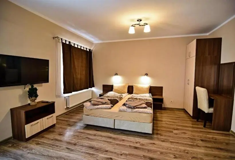 اتاق لوکس با وان آب گرم, Zarevata Guest House