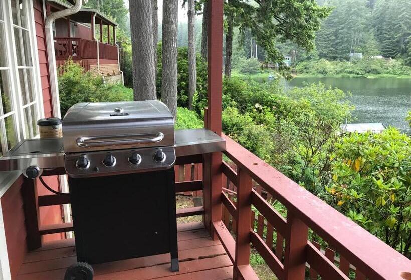 Standard Bungalow, Mercer Lake Resort And Beach