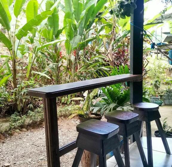 اتاق خانوادگی با چشمانداز باغ, Casita Happy Feet And Tours Corcovado