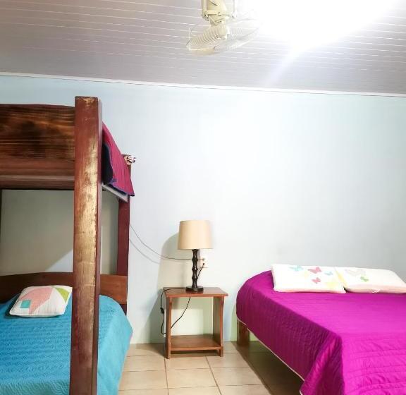 اتاق خانوادگی با چشمانداز باغ, Casita Happy Feet And Tours Corcovado