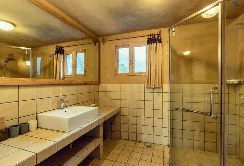 חדר סטנדרט לשלושה, Pig S Inn Bishan Oil Factory