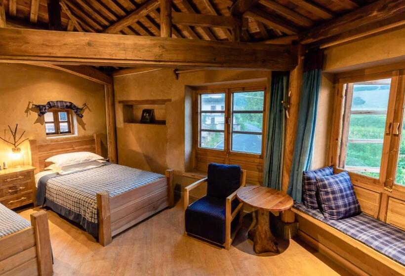 חדר סטנדרט לשלושה עם מרפסת, Pig S Inn Bishan Oil Factory