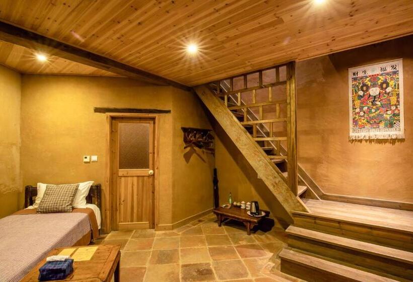 חדר סטנדרט לשלושה עם מרפסת, Pig S Inn Bishan Oil Factory