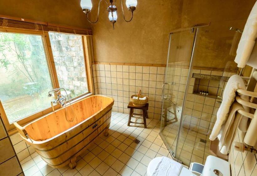 חדר משפחתי, Pig S Inn Bishan Oil Factory