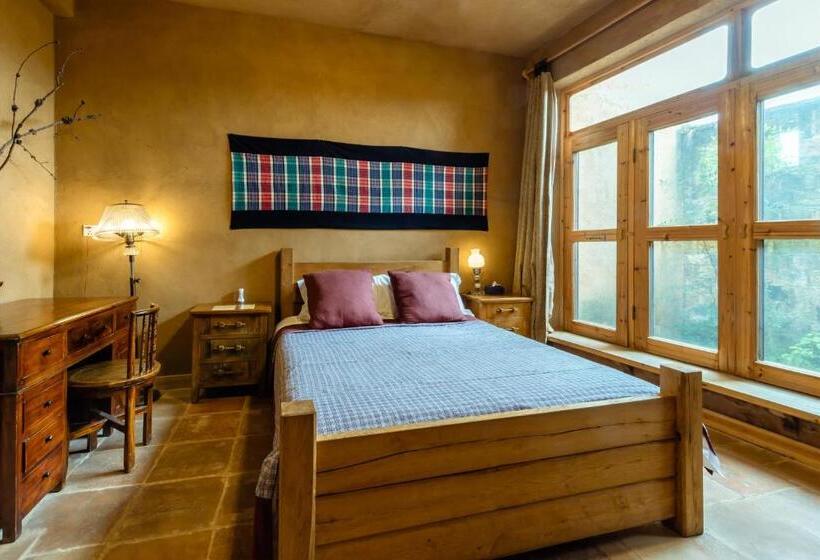 חדר משפחתי, Pig S Inn Bishan Oil Factory