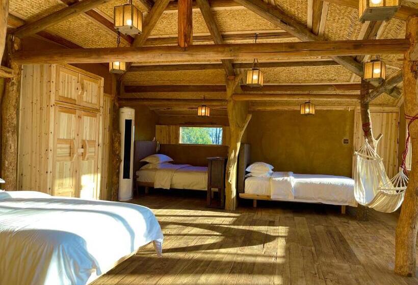 חדר סטנדרט לשלושה עם טרסה, Pig S Inn Bishan Oil Factory