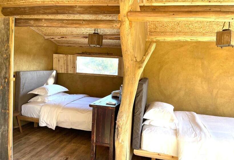 חדר סטנדרט לשלושה עם טרסה, Pig S Inn Bishan Oil Factory