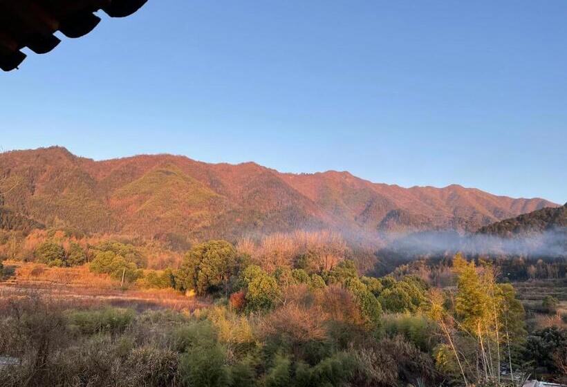 חדר סטנדרט לשלושה עם טרסה, Pig S Inn Bishan Oil Factory