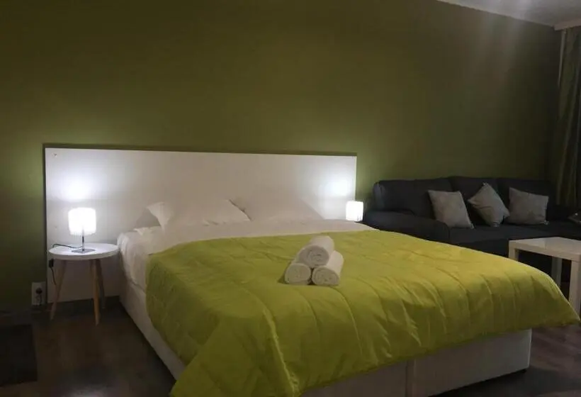 اتاق لوکس با بالکن, Terra Guest House
