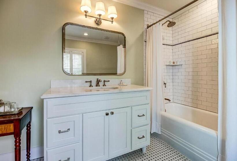 キングサイズベッドのスタンダードルーム, Stagecoach Inn