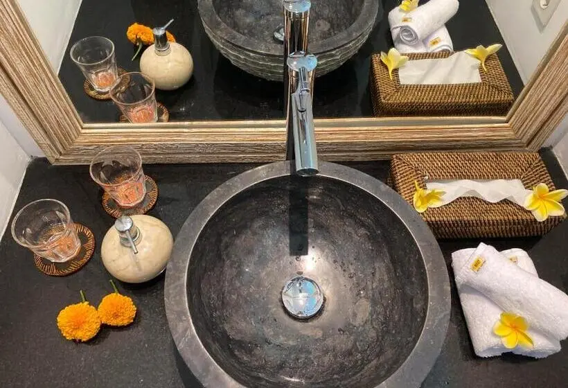 スイート, Alamdhari Resort And Spa