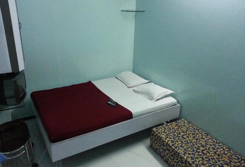 اتاق لوکس سه تخته, New Metro Guest House