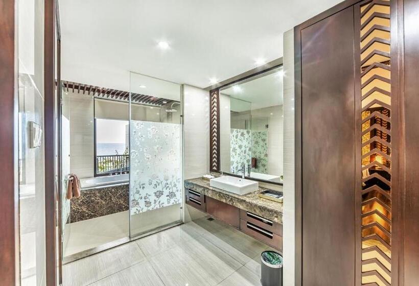 اتاق لوکس با بالکن و چشمانداز دریا, Vietsovpetro Ho Tram Beach Resort & Spa