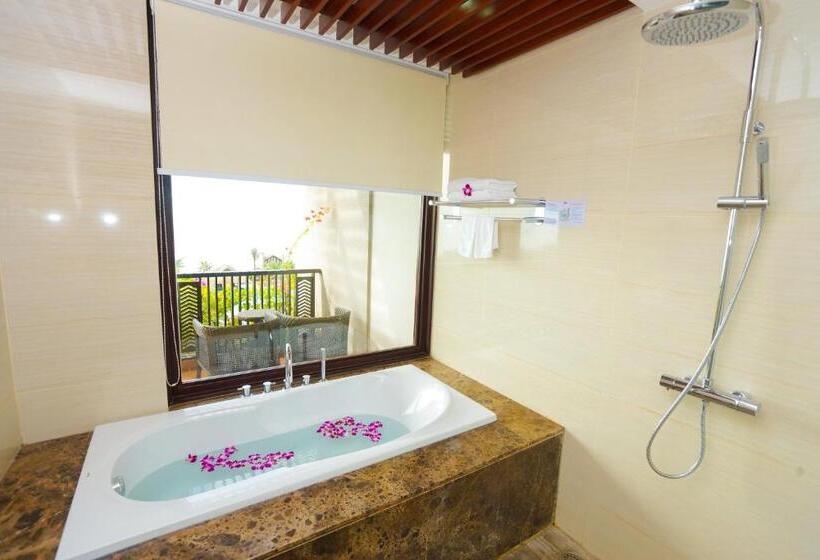 اتاق لوکس با بالکن و چشم‌انداز دریا, Vietsovpetro Ho Tram Beach Resort & Spa