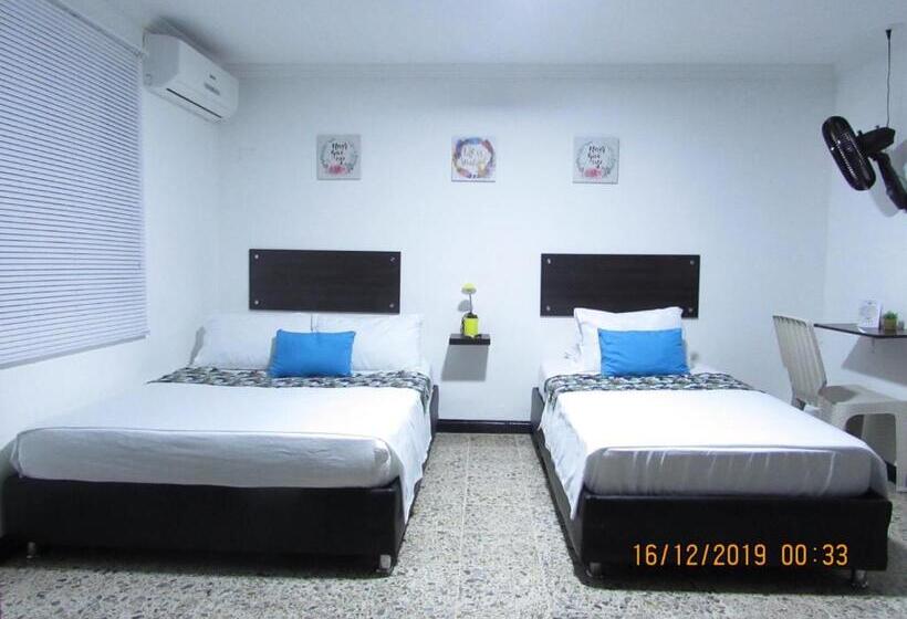 חדר סטנדרט לארבעה, Costana   Hostal