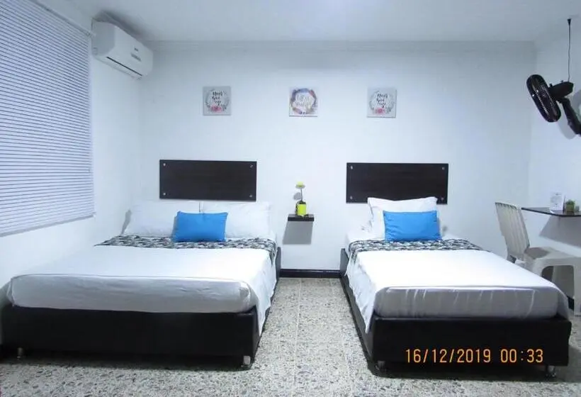 اتاق استاندارد چهار تخته, Costana   Hostal