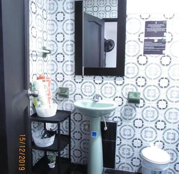 اتاق استاندارد چهار تخته, Costana   Hostal