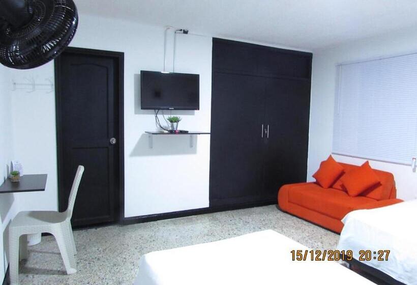 חדר סטנדרט לארבעה, Costana   Hostal