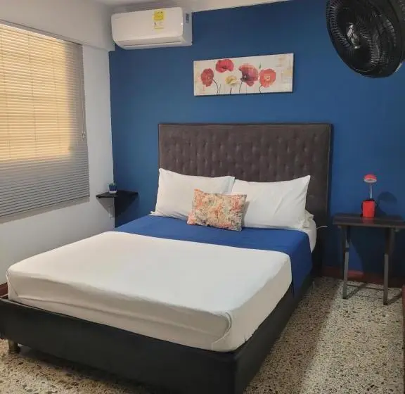 اتاق استاندارد یک نفره, Costana   Hostal