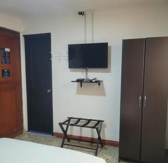 اتاق استاندارد یک نفره, Costana   Hostal