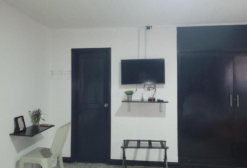 חדר סטנדרט לשלושה, Costana   Hostal