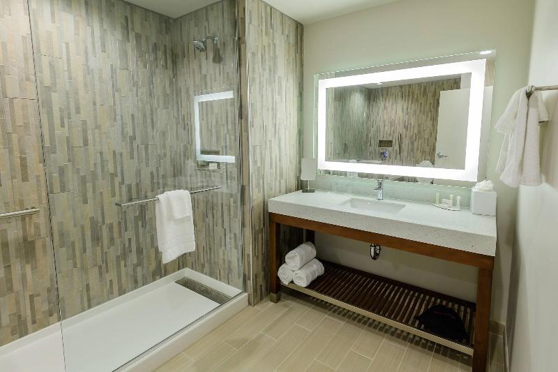 חדר סטנדרט עם מיטת קינג, Courtyard By Marriott Lake Jackson