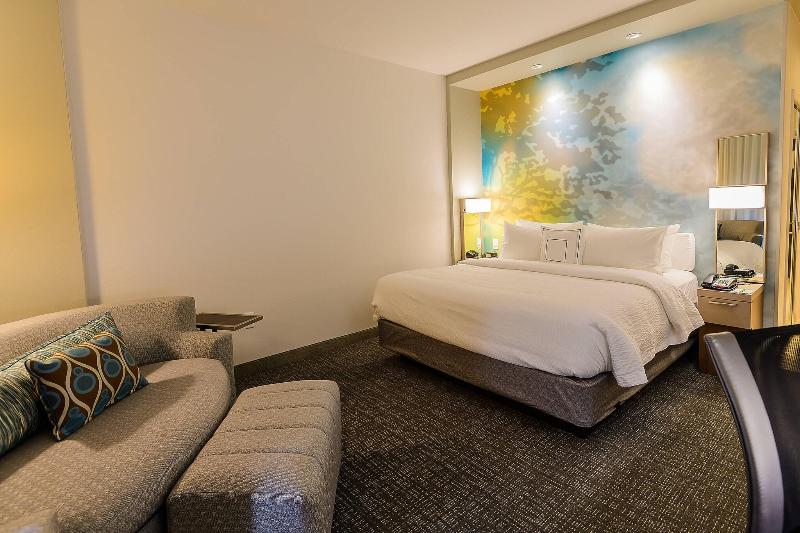 חדר סטנדרט עם מיטת קינג, Courtyard By Marriott Lake Jackson
