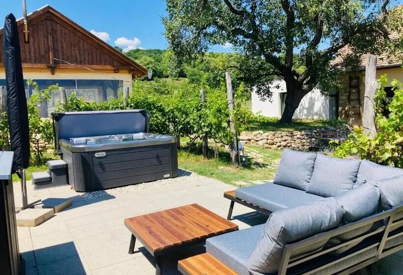 Huoneisto 2 Makuuhuonetta, édenkert Vendégházak