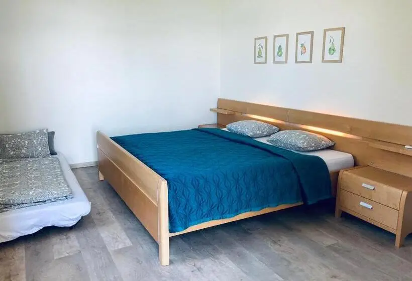 Huoneisto 2 Makuuhuonetta, édenkert Vendégházak