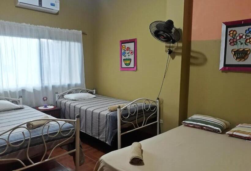 חדר קומפורט לשלושה, Hostal Dorys Mar