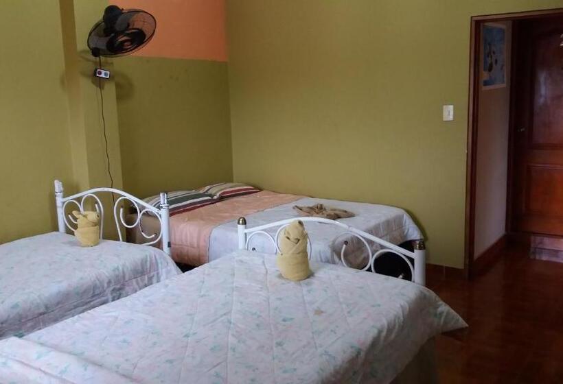 חדר קומפורט לשלושה, Hostal Dorys Mar