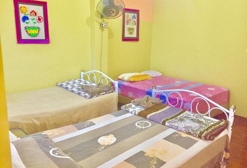 חדר קומפורט לשלושה, Hostal Dorys Mar