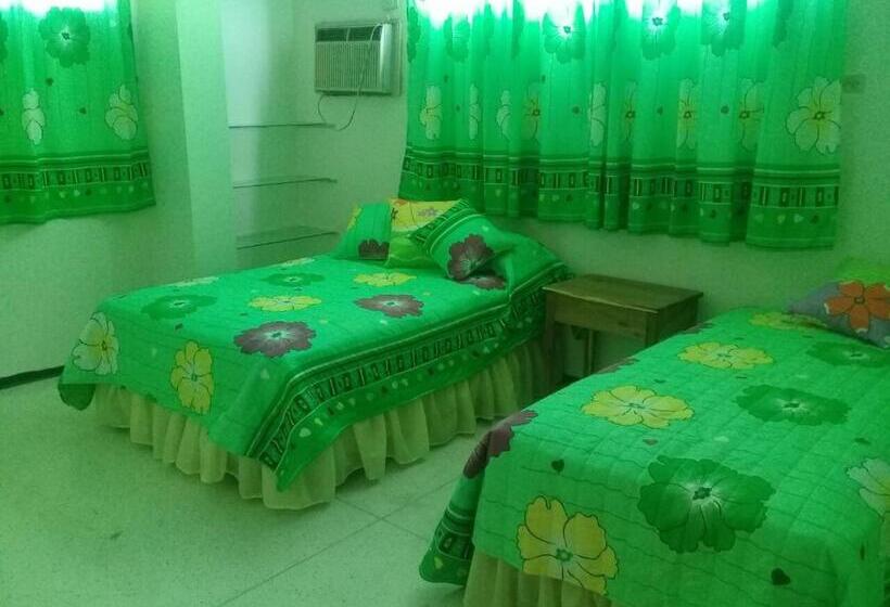 Economy Triple Room, Hostel Quintonido