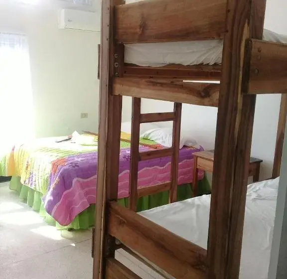اتاق خانوادگی, Hostel Quintonido