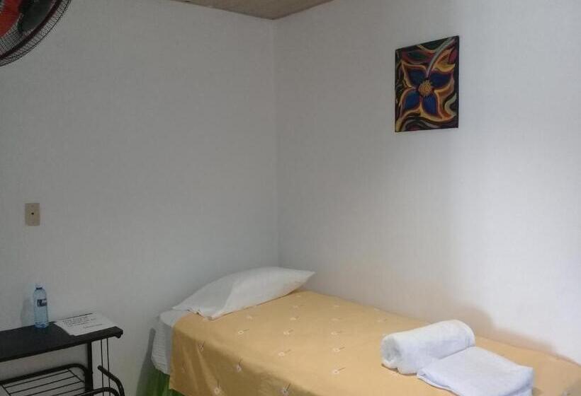 اتاق اکونومی یک تخته, Hostel Quintonido