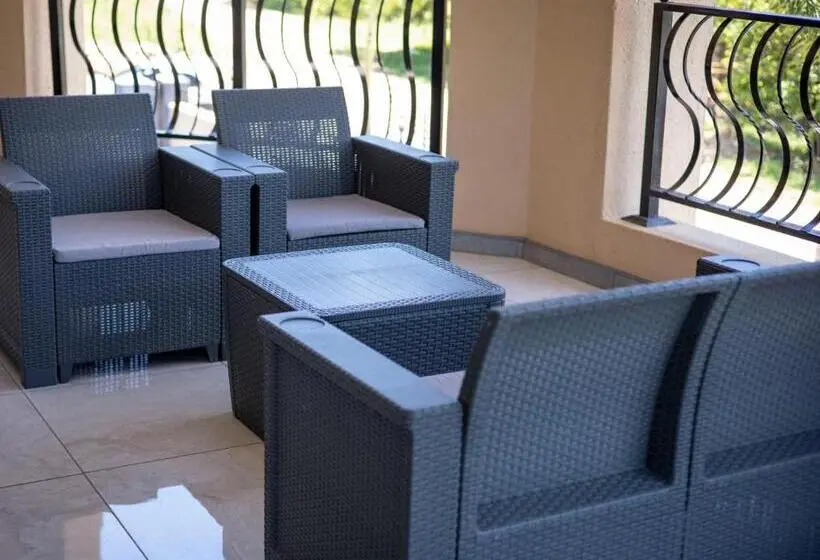 سوئیت پرزیدنت, Khutso Boutique