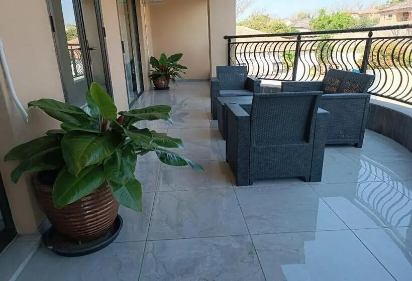 سوییت اجرایی, Khutso Boutique