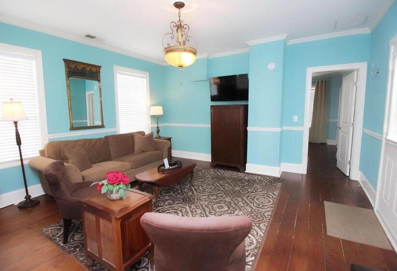 جناح, The Dahlonega Square Hotel & Villas