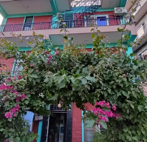 اتاق لوکس سه تخته, Harry Guest House & Restaurant