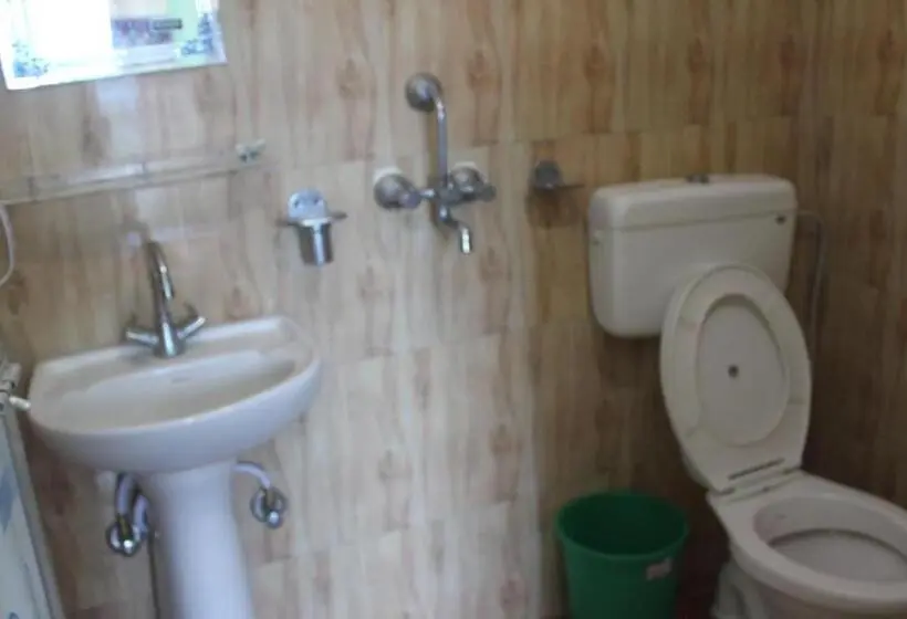 Economy Triple Room, Harry Guest House & Restaurant