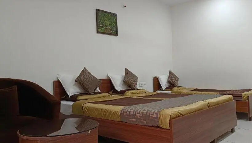 Superior Kolmen Hengen Huone, Sugamya Corner Guesthouse