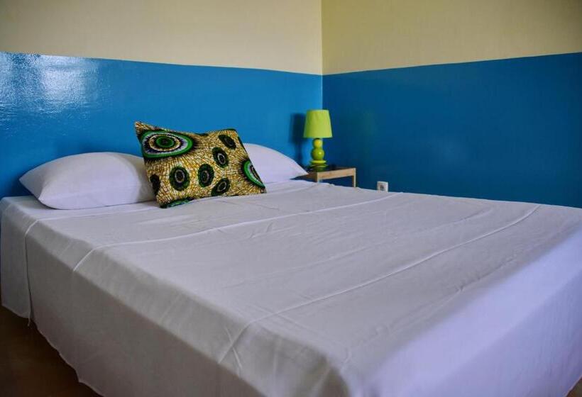 اتاق استاندارد چهار تخته, Meeting Point Tarrafal