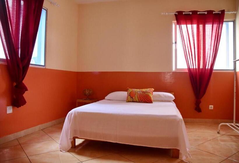 اتاق اکونومی, Meeting Point Tarrafal