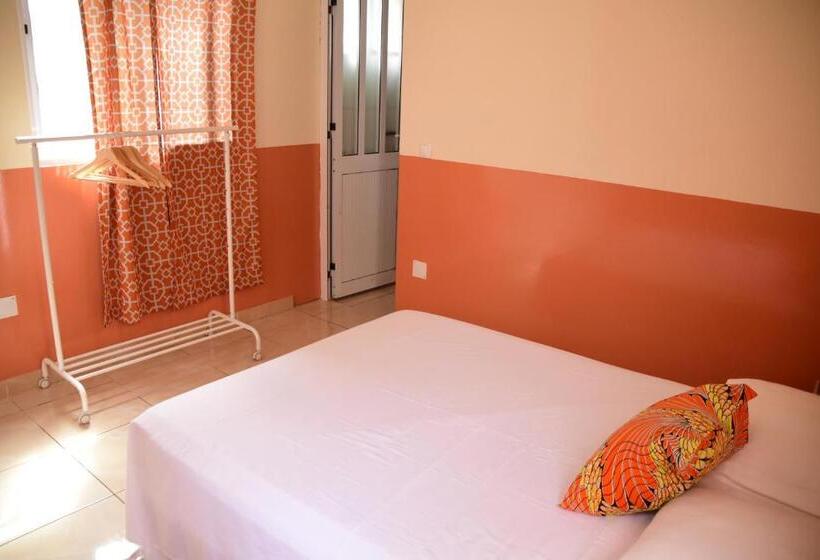 اتاق اکونومی, Meeting Point Tarrafal